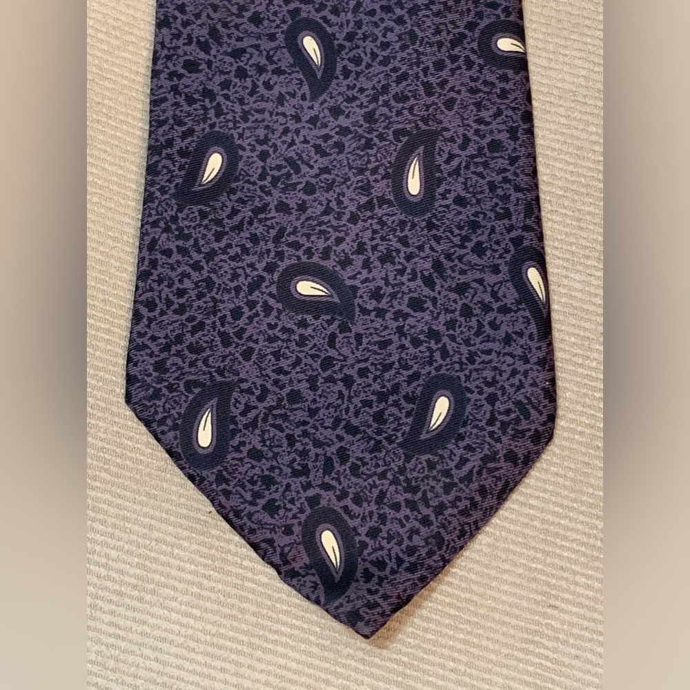 Vtg CONTISSIMA Purple Paisley Stippled Silk Neck Tie